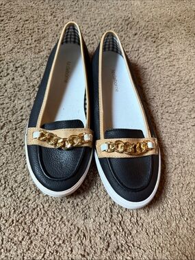 Liz Claiborne Black and Tan Chain-Accent Slip-On Loafers